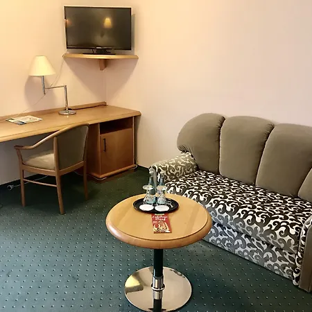 Отель Berlin - Greenline