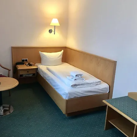 Hotel Berlin - Greenline 3*